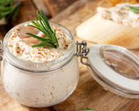 Um simples patê para pão que é uma verdadeira delícia, muito melhor que a versão com linguiça!