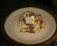 Macarrão com carne moída e calabresa