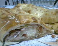 Pizza enrolada com recheio misto