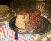 Bolo de chocolate e calda de chocolate