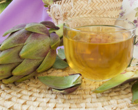 Nem chá de hibisco, nem chá verde: esse é o melhor chá para desinchar depois do almoço e aliviar a má digestão