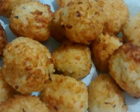 Bolinho de arroz com queijo