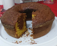 Bolo de cenoura mesclado com chocolate de liquidificador