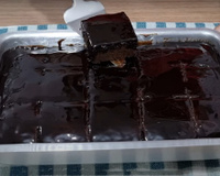 Nem ovo, nem leite: bolo de chocolate com massa de liquidificador como você nunca viu