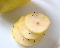 Mistura caseira que afasta mosquitinhos da fruta da sua cozinha em 1 minuto