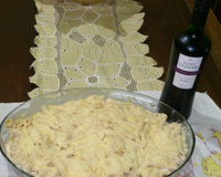 Macarrão ao molho branco e frango desfiado