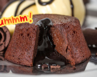 Essa é a melhor técnica do mundo para acertar a receita de petit gateau: faça em casa a clássica sobremesa francesa