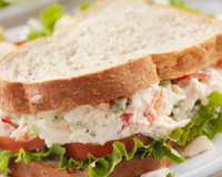 O melhor sanduíche natural de frango fit: recheio cremoso, proteico e com poucas calorias