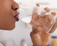 Lista de bebidas que mais nos hidratam não tem água no pódio e a ganhadora vai te surpreender!