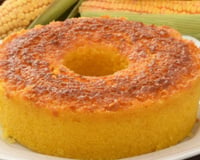 Macio, fofinho e ideal para o café da tarde: aprenda a fazer o bolo de milho perfeito do TudoGostoso