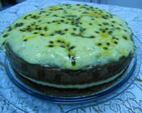 Bolo de chocolate com mousse de maracujá