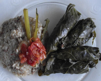 Charuto de couve acompanhado com risoto
