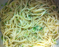 Macarrão alho e óleo com queijo e bacon