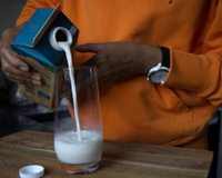 “É mais nutritivo, ajuda a regular melhor o apetite e a controlar o peso”: o melhor tipo de leite, segundo médico