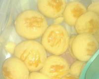 Salgadinho de queijo ralado (desmancha na boca)