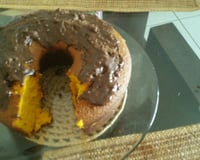 Bolo de cenoura com cobertura de chocolate