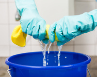 Como limpar a cozinha usando 1 litro de água