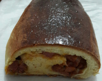 Enroladinho assado de calabresa