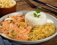 Esse strogonoff sem creme de leite do TudoGostoso me surpreendeu: ficou tão cremoso que nunca mais senti falta da receita tradicional