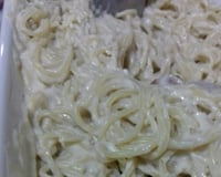 Macarronada ao molho branco com bacon e calabresa