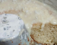 Bolo pão-de-ló com coco