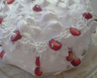 Torta de nata com morango e beijinho