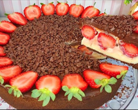 Torta bombom de morango é a sobremesa de Natal perfeita para encantar sua família e amigos na ceia!