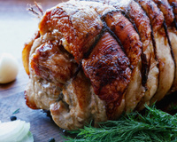 Pancetta recheada com linguiça, bacon e farofa de cebola Yoki