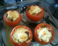 Tomate recheado com queijo