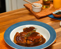 Medalhão suíno com molho de laranja