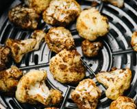 Couve-flor na airfryer pronta em 20 minutos para um jantar rápido: receita crocante e macia é o acompanhamento perfeito (eu como até pura!)