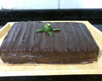 Bolo de chocolate com recheio de limão