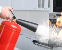 O erro mais comum que pode causar incêndio na sua cozinha (e como evitá-lo!)