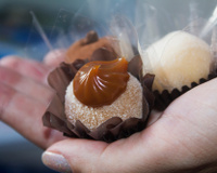 Brigadeiro de churros é o docinho que sempre faço nas comemorações da minha família: fica uma delícia e todo mundo pede a receita