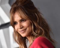 Os segredos da impressionante disposição e corpo escultural de Halle Berry (aos 58!) que vemos em "A Liga", na Netflix: o que ela come, como se exercita e luta contra efeitos da menopausa