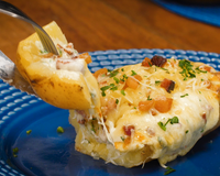 Batata recheada com linguiça calabresa