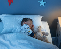 Menino de 8 anos que não conseguia dormir hoje ganha milhões com invenção impressionante contra a insônia