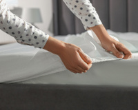 Se você troca os lençóis uma vez por semana, está fazendo errado: esta é a frequência correta