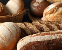 Esses são os 6 tipos de pão mais saudáveis para comprar, de acordo com nutricionistas