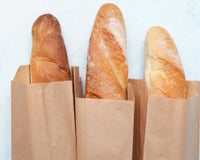 Os padeiros concordam: não se deve usar saco de pano nem saco de papel para armazenar pão quente adequadamente