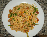 Macarrão alho e óleo com frango