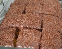 Bolo de cenoura com cobertura de caramelo