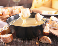Receitas de fondue de queijo: veja opções cremosas e cheias de sabor