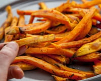 Troquei a batata frita por cenoura na airfryer e até meus filhos aprovaram essa receita que fica pronta em 20 minutinhos