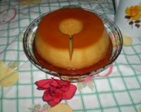 Pudim de doce de leite com coco queimado