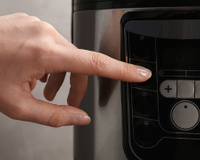 Panela de pressão elétrica pode explodir ou é realmente mais segura?