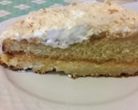 Bolo de amendoim com doce de leite