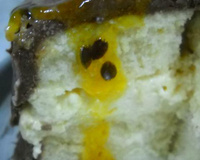 Bolo mousse de maracujá com cobertura de chocolate