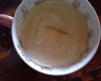 Bolo de caneca de chocolate branco