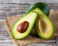 Benefícios do abacate para a saúde e receitas com a fruta